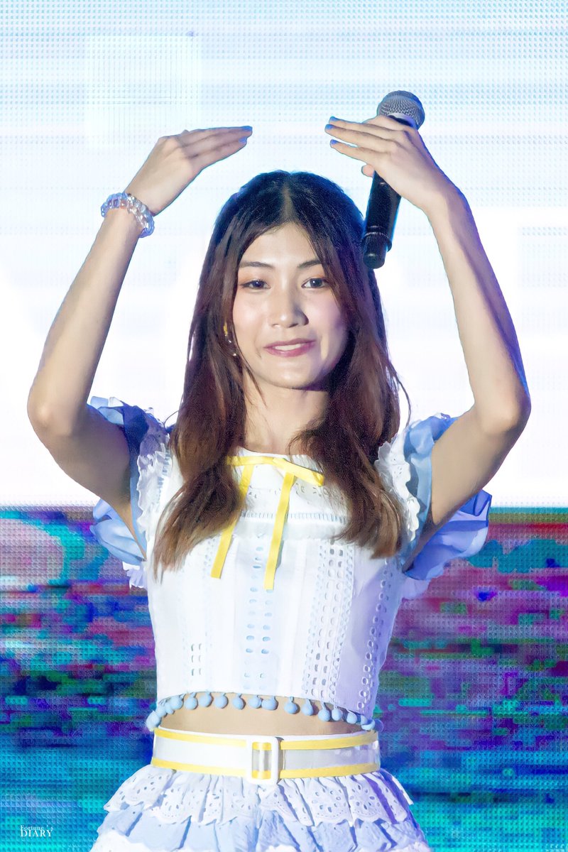 fortune_diary's tweet photo. หัวใจ หัวใจจจจจ ~ เดินสายวันนี้สู้ๆน้า
#FortuneCGM48 #CGM48 #BNK4811thSingle #SayonaraCrawlTH #FortuneDiary https://t.co/E4lNYNW7NA