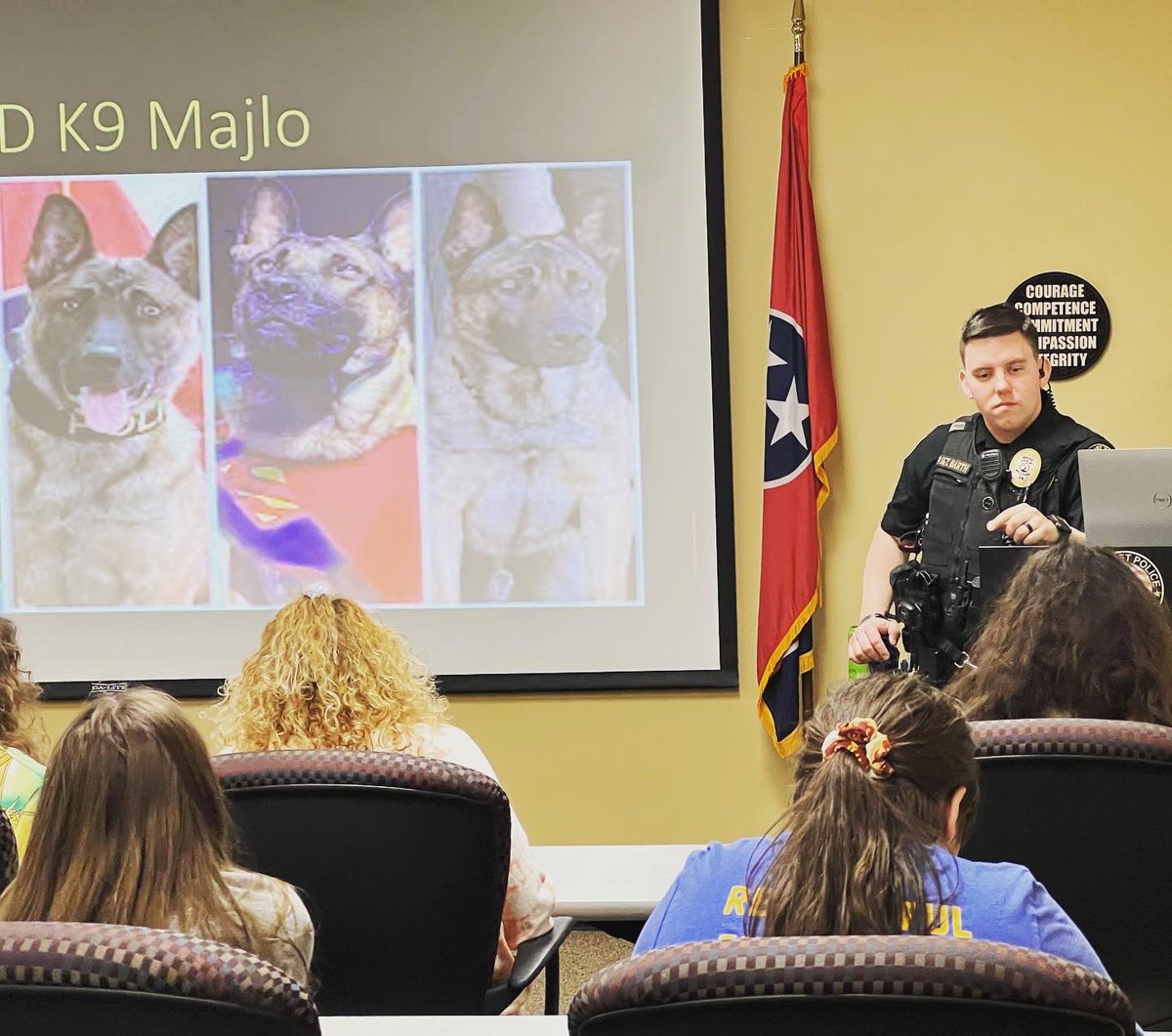 MtJulietPolice's tweet photo. We were glad to have Girl Scout Troops 1221 &amp; 1846 at headquarters this evening. They had a special presentation from Sgt. Barth about K9 Majlo and got to meet our four-legged partner, too. https://t.co/joym3A6rLu