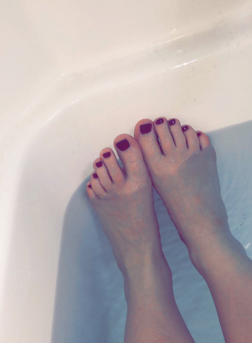 usagimoon420's tweet photo. also got my toes done today 🥰 #feet #feetworship #onlyfans #onlyfansgirl #nsfwtwt #horny #toes #feettwitter #footpicsforsale #FOOTFETİSH https://t.co/mmJOVef6C2