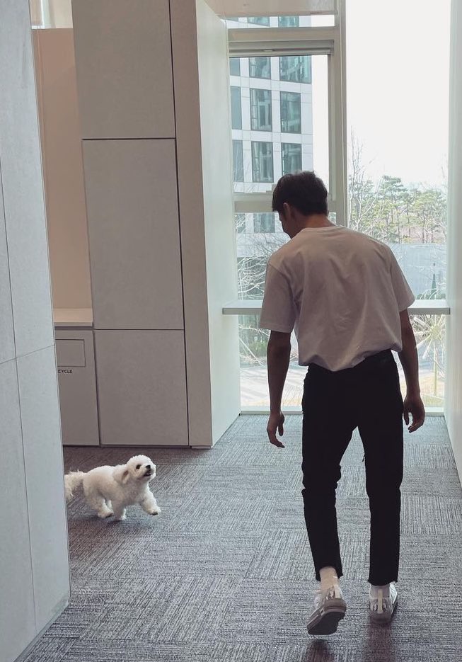 รูปนี้น่ารักมากกกกกㅠㅠ แดกัลกะพี่คนโปรด