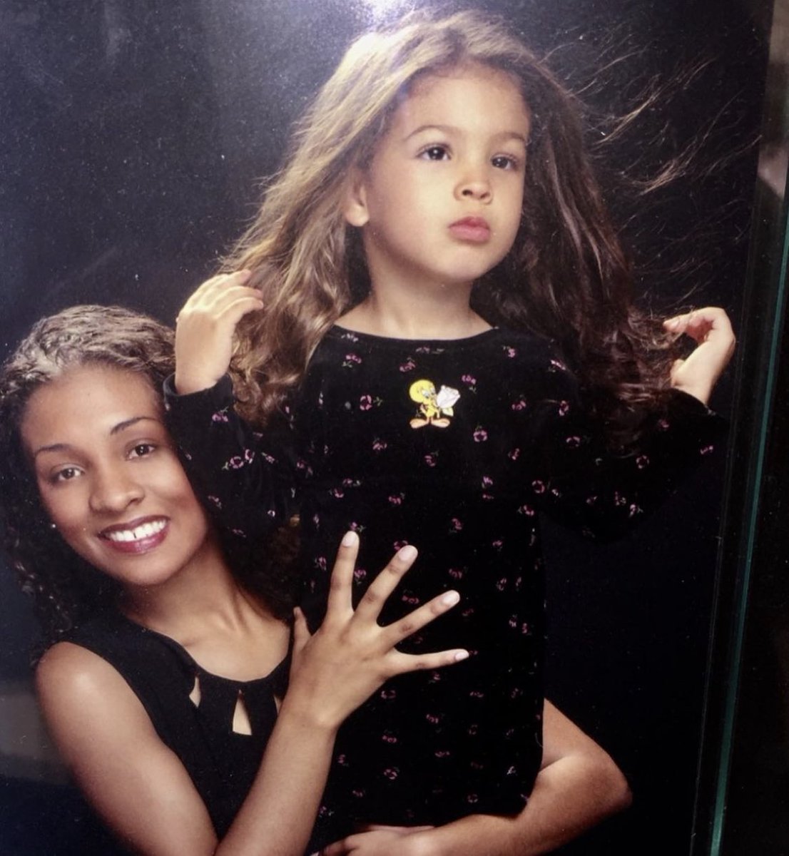 NicolRHoward's tweet image. Yelling happy birthday to our kind, beautiful, and brilliant, baby girl! 🎉 My goodness how time flies. We love you!