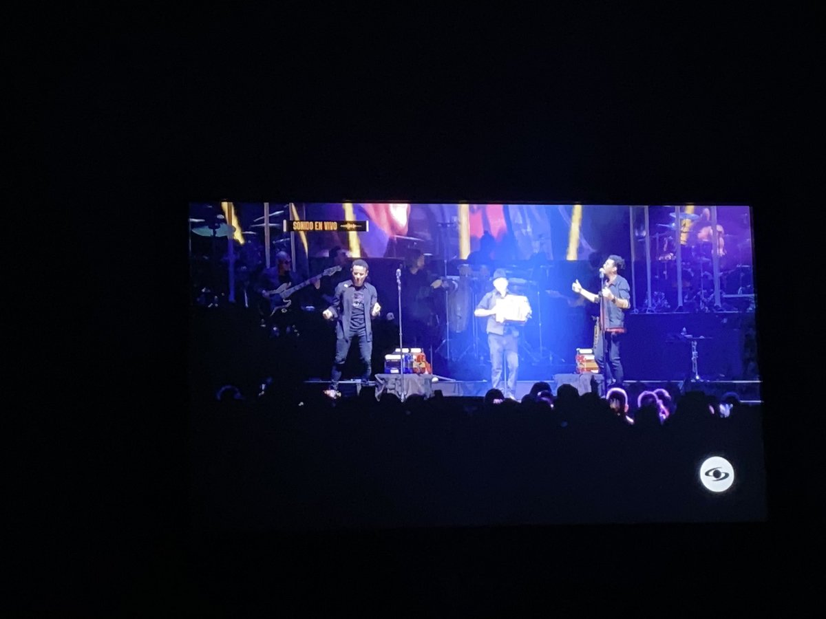 cahurtador's tweet photo. ¡Qué bonito terminar el puente con @Fonseca y @andrescepeda ! Que se repita este año un nuevo #CompadresTour Se les ama. Buena por esa @CaracolTV https://t.co/ZChX3slYRA