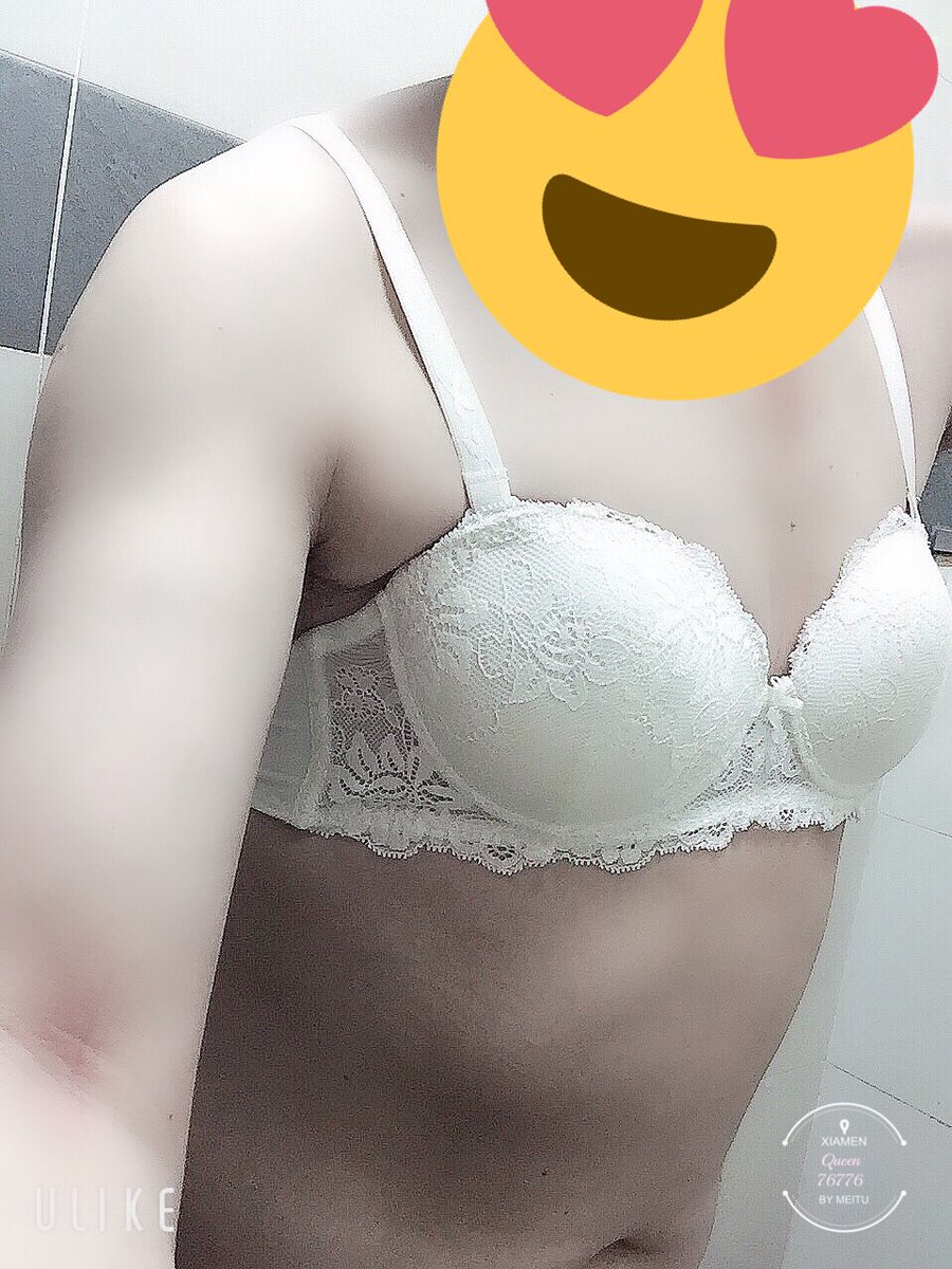 Queen76776's tweet photo. 白色triumphbra do you like ....but i like so much ❤️ https://t.co/45kgaClxe2