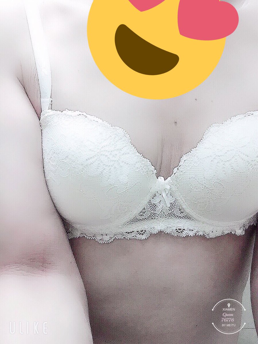 Queen76776's tweet photo. 白色triumphbra do you like ....but i like so much ❤️ https://t.co/45kgaClxe2