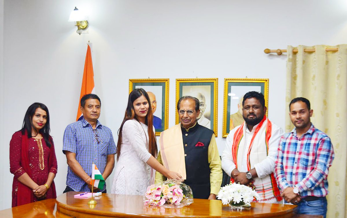 PMGhoshNL's tweet photo. Delighted to meet @jagdishmukhi ji, Hon’ble Governor of Nagaland and Assam, along with the officials of Chümoukedima Hindu Society and Chümoukedima Hindu Yuva Nagaland at Raj Bhavan, Kohima Nagaland.

@rashtrapatibhvn @MyGovNagaland @RajBhavanKohima @chumoukedima https://t.co/hLVCRKCHsP