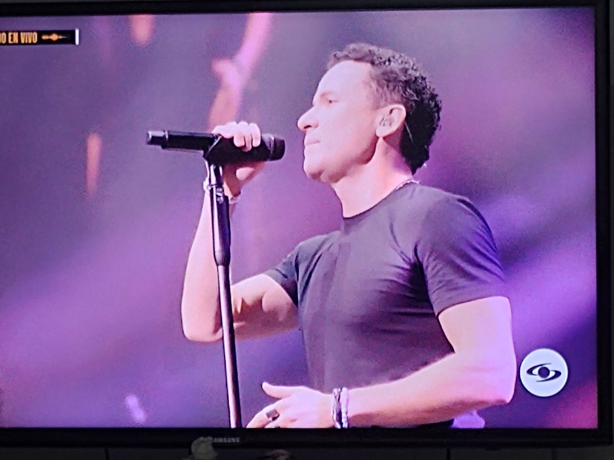 YhairLMONTESGAR's tweet photo. Nada mejor para terminar un fin de semana musical que ver #compadrestour y cantar en la casa 🎶 jajajajaja @andrescepeda @Fonseca @TatyManzano https://t.co/Rh7qEanWKU