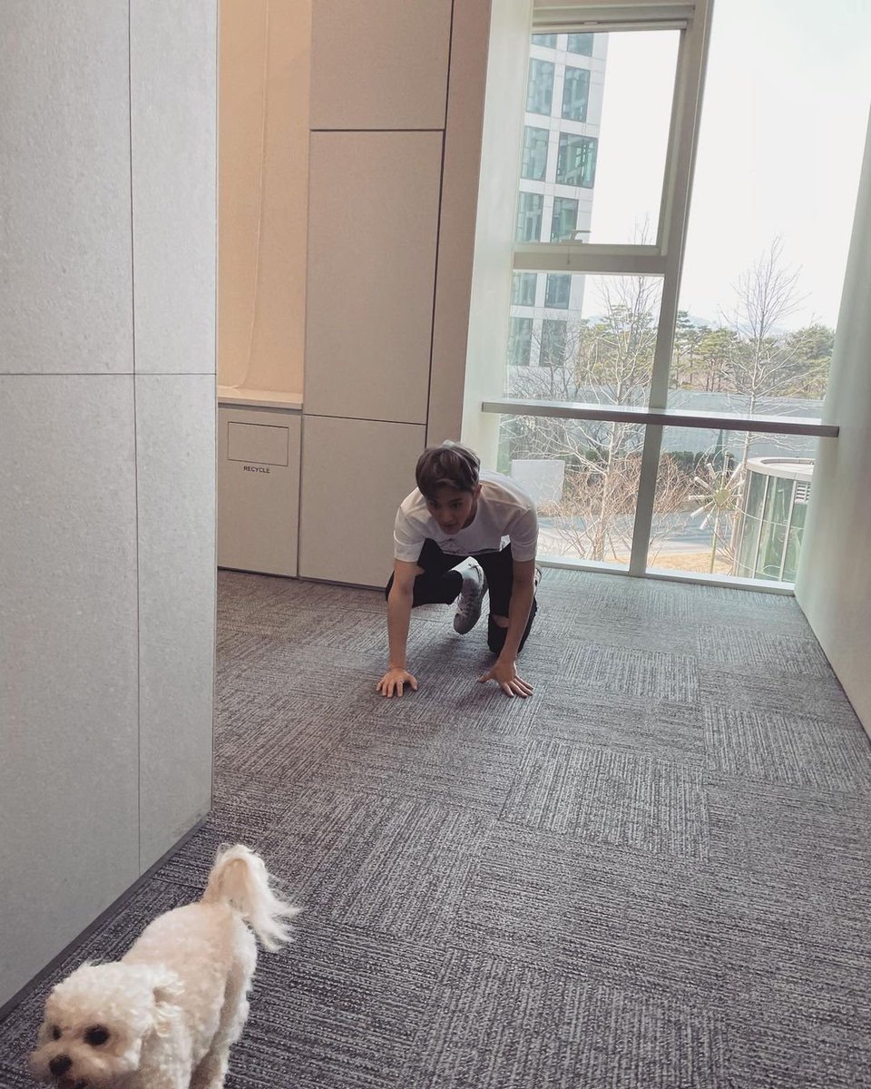 mark lee with daegal 🥺❤