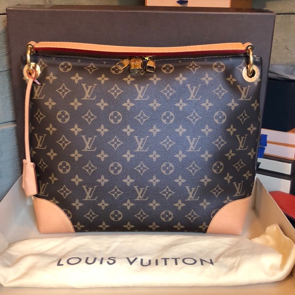 BeYouSpa's tweet photo. So good I had to share! Check out all the items I'm loving on @Poshmarkapp #poshmark #fashion #style #shopmycloset #calvinklein #louisvuitton #oobe: https://t.co/1Qx1hvol3x https://t.co/iF5crhMbW5