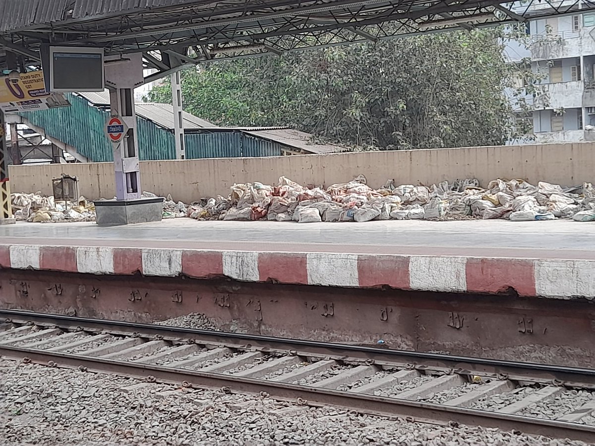 xsam12345's tweet image. #Vikroli Station Should be Awarded by @PiyushGoyal ji for the cleanest Station. From last 2 months debris r Lying no one is bothered. Passengers r Suffering to Catch #TRAIN.@RailMinIndia @Central_Railway @rpfcr @mumbairailusers @KiritSomaiya @manoj_kotak @ShivSena @MumbaiPolice