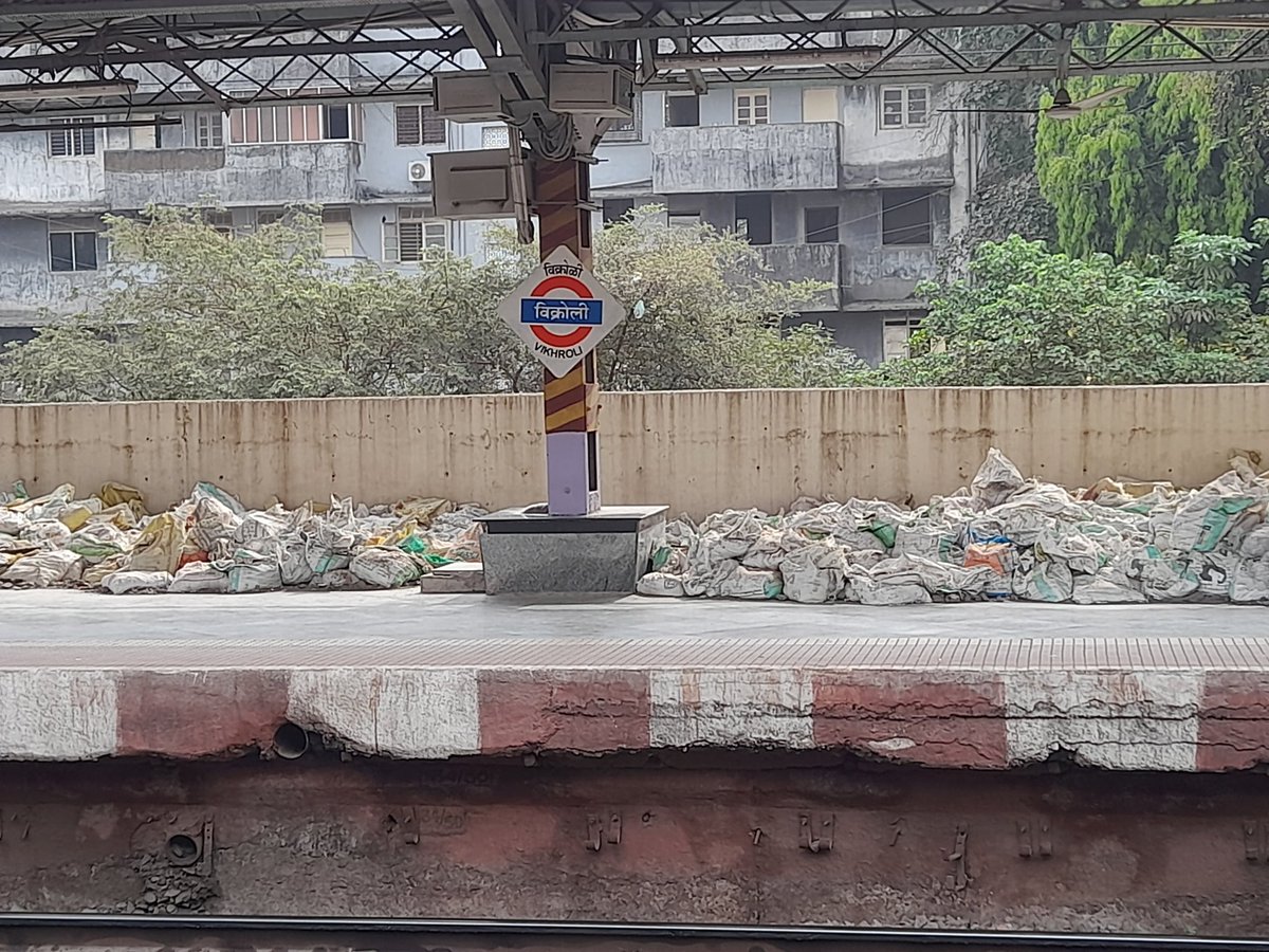 xsam12345's tweet image. #Vikroli Station Should be Awarded by @PiyushGoyal ji for the cleanest Station. From last 2 months debris r Lying no one is bothered. Passengers r Suffering to Catch #TRAIN.@RailMinIndia @Central_Railway @rpfcr @mumbairailusers @KiritSomaiya @manoj_kotak @ShivSena @MumbaiPolice