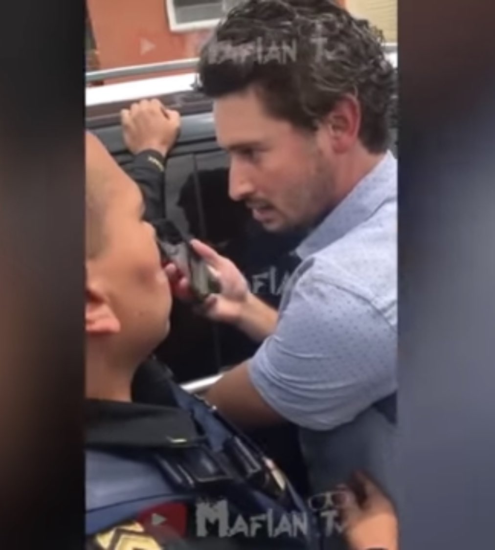 mariosaenz88's tweet photo. Después del velorio de V.S en 2017 Mario Sáenz fue detenido ilegalmente, estuvo dos días en un MP donde fue violentado, torturado psicológicamente y golpeado. Lo consignaron al reclusorio sur sin orden, pruebas ni elementos. Al ser una privación ilegal fue puesto en libertad. https://t.co/XIY8bExMc6