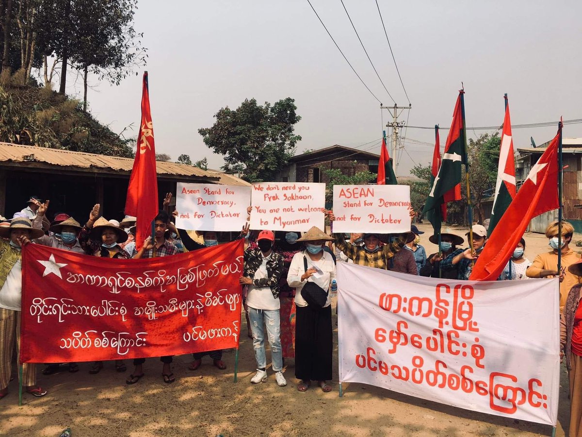 About 400 Pro-Democracy activists from HpaKant protested against Park Sokhoon <a href="/ASEAN/">ASEAN</a> who is trying to legitimize junta . #ASEAN_StopLegalizingJunta 
#ASEAN_StandForDemocracy 
#2022Mar22Coup 
#WhatsHappeningInMyanmar