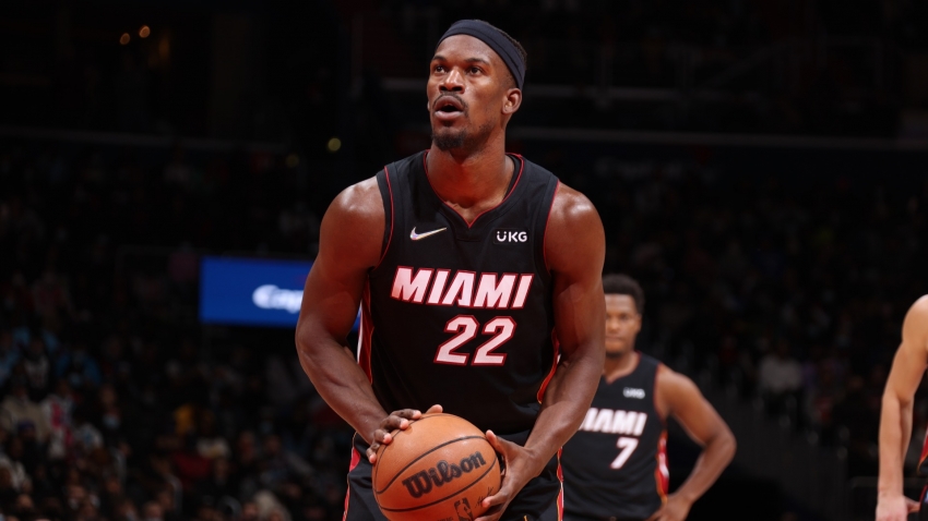 RoundTheRim's tweet photo. Jimmy Butler tonight (3/21):

27 PTS
8/15 FG
11/11 FT
5 REB
6 AST

Jimmy Bucket's still got it. 🔥 https://t.co/B40yNCSRZF