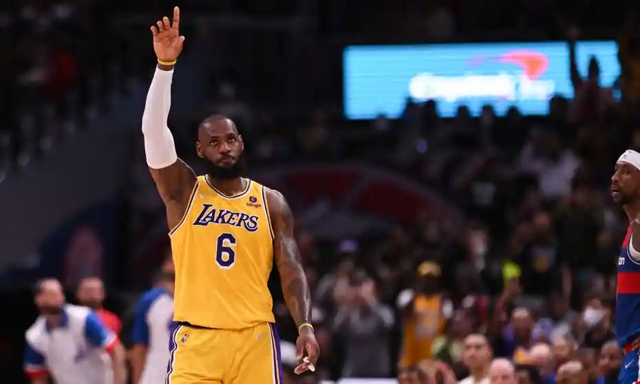 Zulu381's tweet photo. @KingJames  at 37 the boy is a beast like really who is f**king the king https://t.co/uhorz4BYRr
