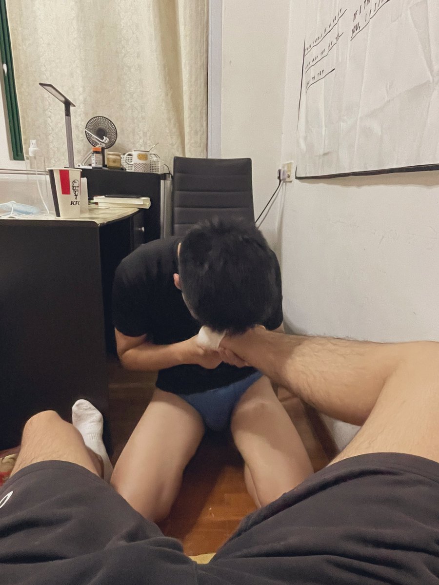 S24875590's tweet photo. 额……化学老师这么骚的嘛🐶🍼🍼
和那老逼一样骚的无脑贡奴
➕vx：xhd17750206696 https://t.co/Pdc4rsemAc