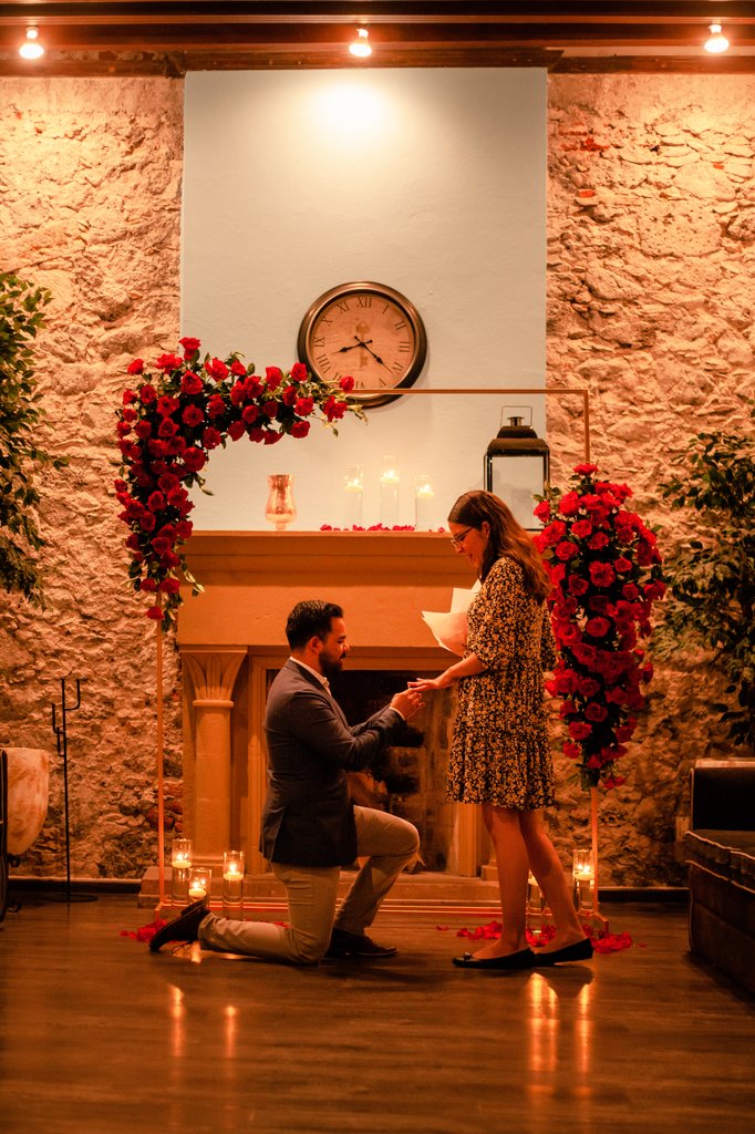 AleBotAr's tweet image. Hoy, mi mejor amigo, se comprometió con su crush de toda la vida... O sea, yo 💍
ME VOY A CASAR