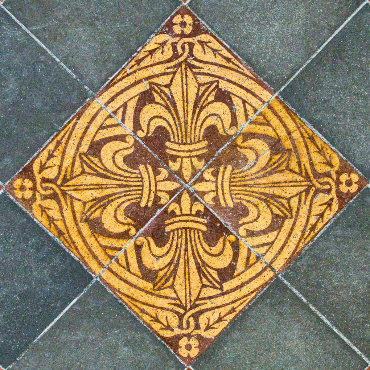 DevonChurchLand's tweet photo. Lovely tiles from Lamerton for #tilesontuesday, or is it #tilestuesday… https://t.co/z8xtVCkZ2C