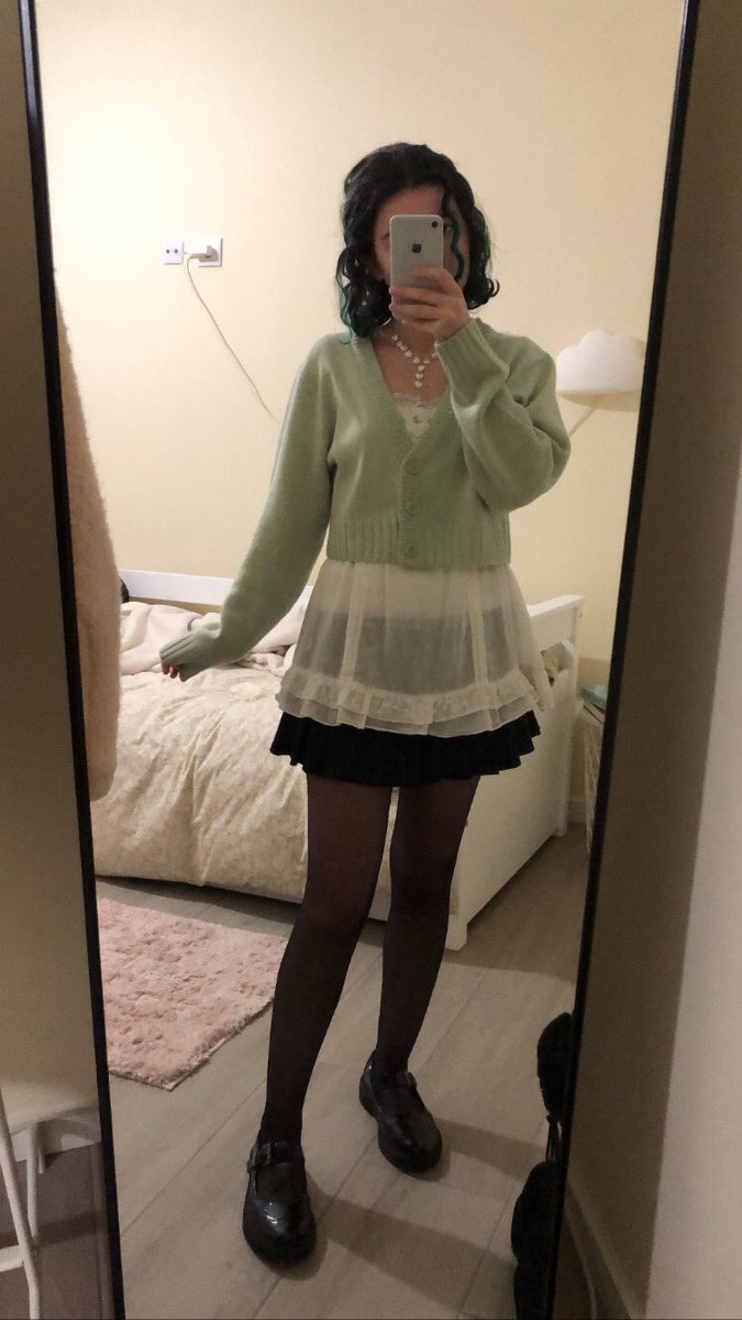 lacebuni's tweet photo. grumpy bc i missed the bus today but my outfit is very cute 🫶🏻💭 https://t.co/Mr95Mmx17T