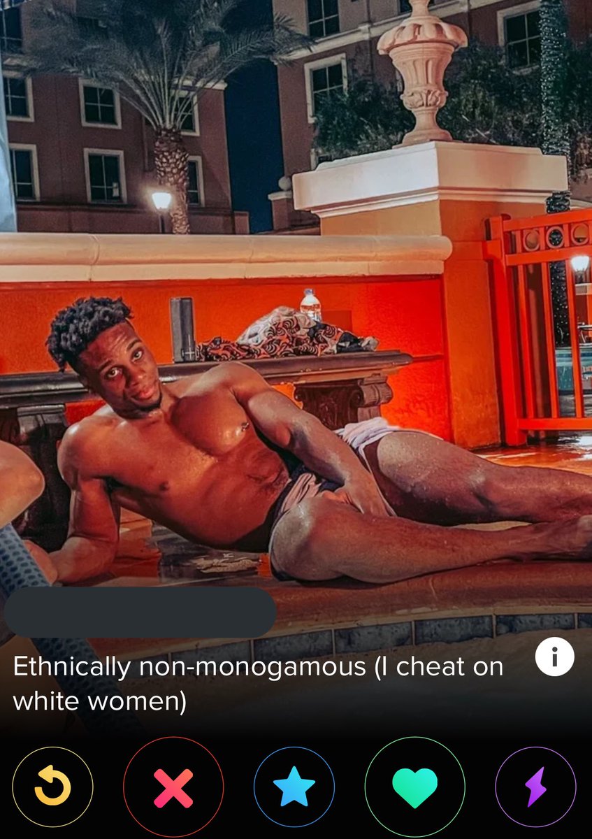 heavybagofbones's tweet photo. new york tinder is WILD lmaooo https://t.co/Xs7PHGpHNT