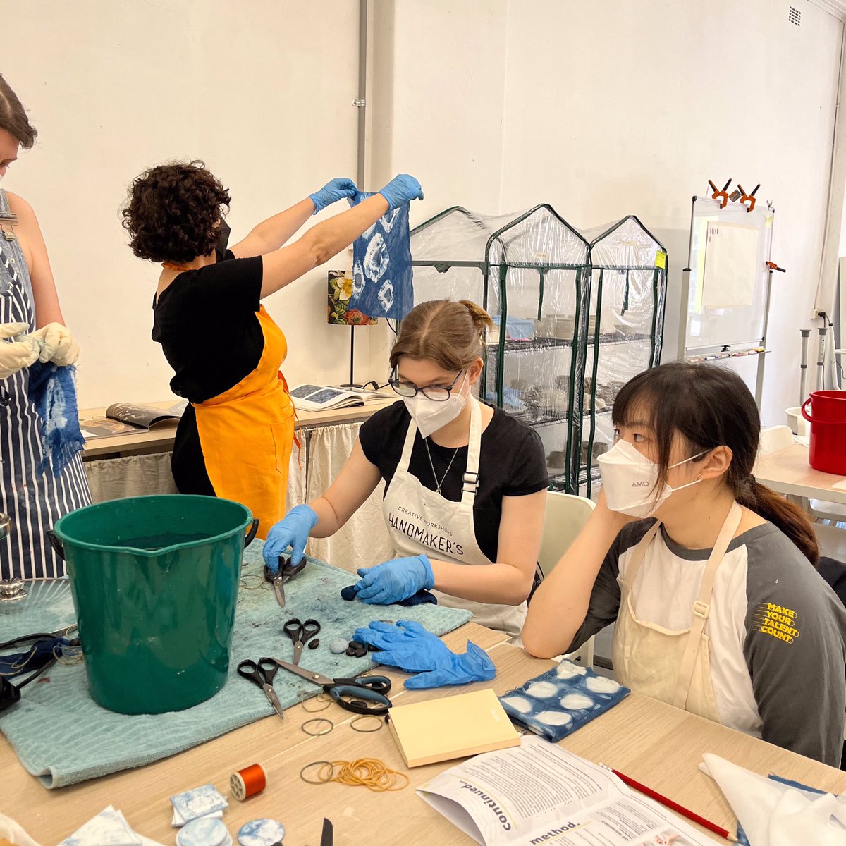 StudentConsMelb's tweet photo. Last weekend SC@M went to Handmakers Factory in West Footscray, where students learnt how to prepare their own indigo dye vat and how to use a variety of shibori techniques to create unique textiles and upcycle old clothing. https://t.co/0diNuUjD2A