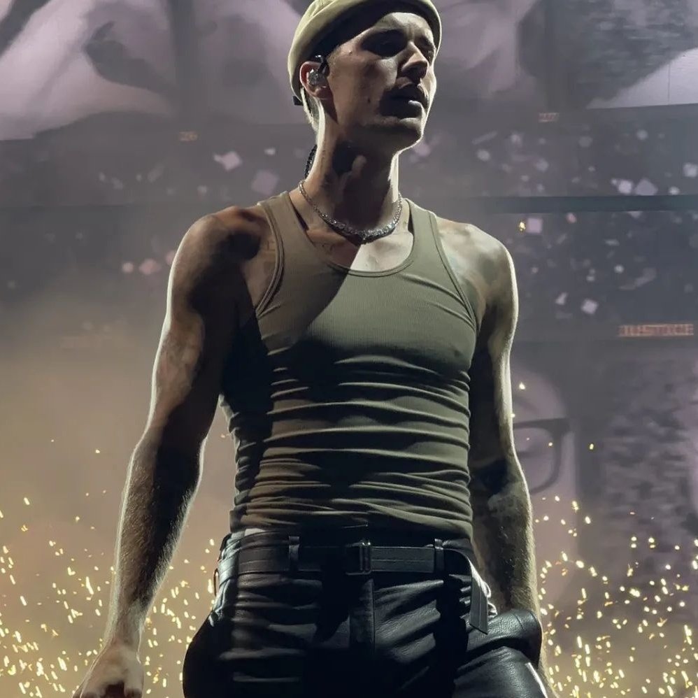 Justin Bieber         Justin Bieber
in 2010                  in 2022