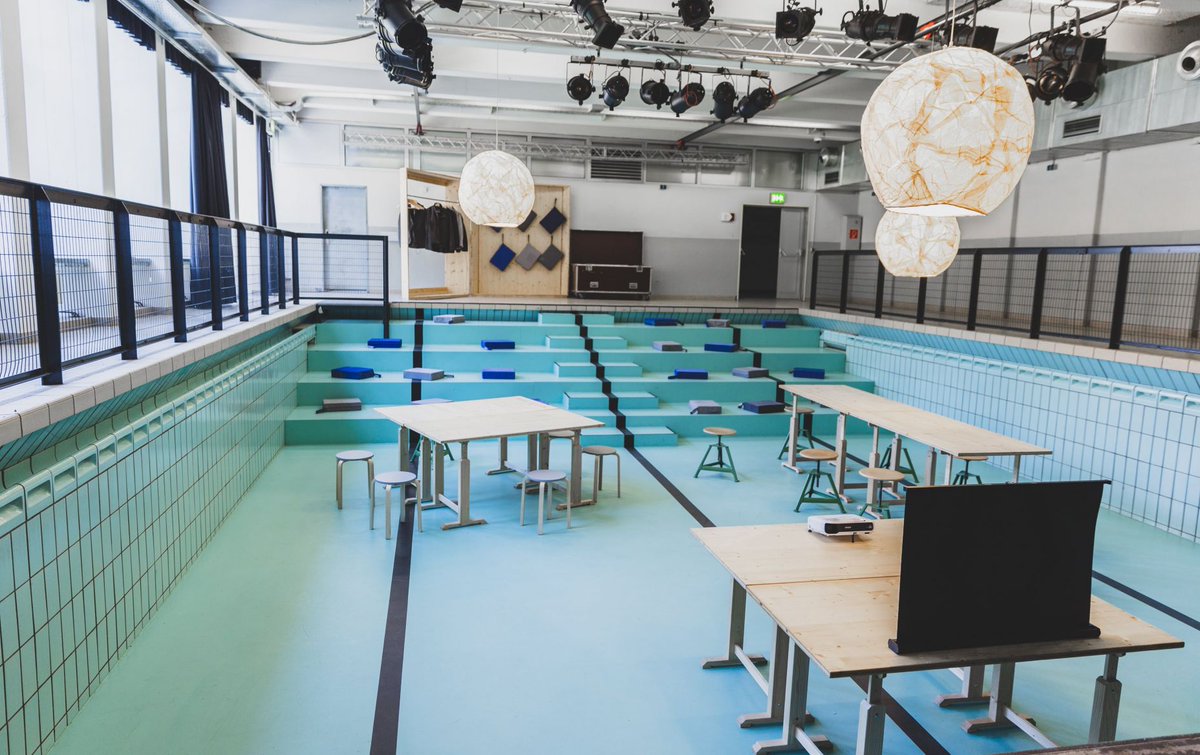 ilijaOnChain's tweet photo. just to let u know, the picture down below is from the venue
...literally gonna drown in pools inside of a pool
#wagIV https://t.co/PgKSXRC8L4