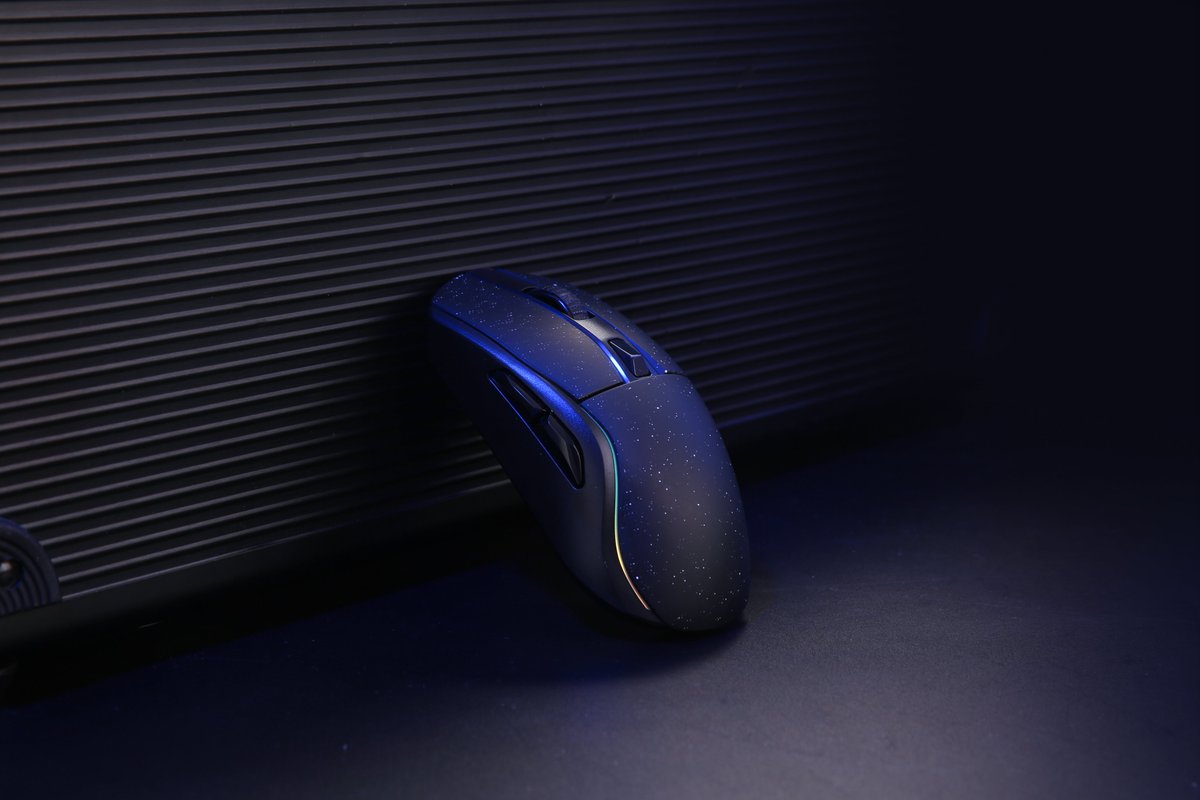 Dareu_Global's tweet photo. DAREU A950
Another 3-mode gaming mouse after A900.

You could enjoy your gaming or office life with this mouse in wired mode, 2.4G mode or even bluetooth mode.

follow Dareu Global for more colors on A950😁
#dareu #gaminggear #mouse #wirelessmouse #Bluetooth #blackmouse https://t.co/2NKz4CLVGm