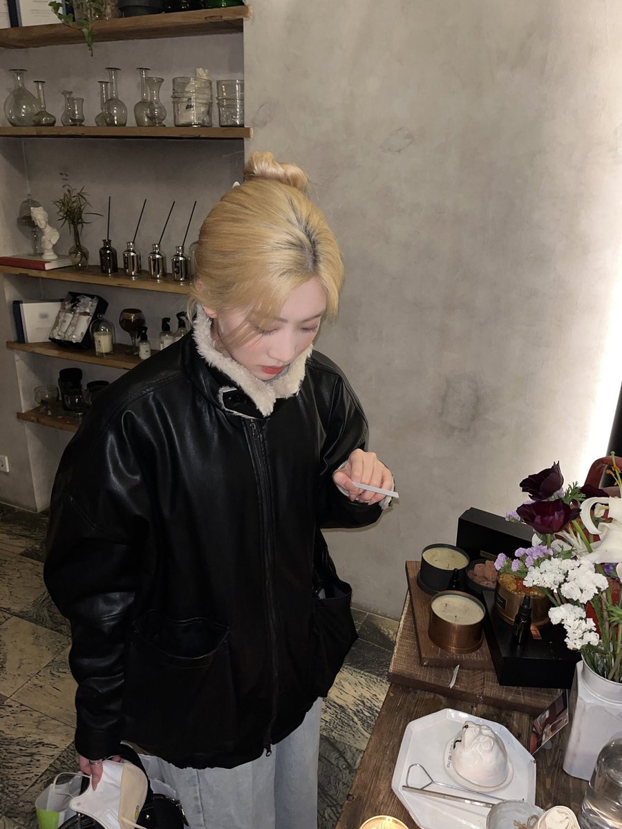 thekimlip's tweet photo. But I still had a lot of fun trying out all of the scents that they have in this place. This is my kind of Free Therapy^TM or a quick healing stop from the bzbz life. 10/10, must try. https://t.co/ZV9KNoMBKP