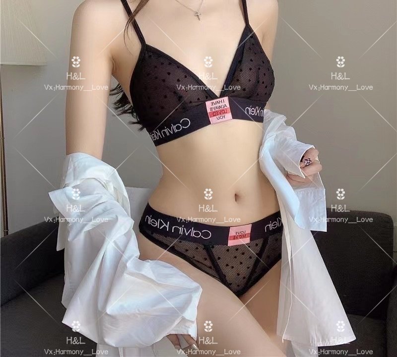 SovernsYvette's tweet photo. 嘻嘻嘻，好久没来了😉给大家看个福利
#内衣内裤 #萝莉 #淑女 #熟女 #大乳 #情趣内衣  #女仆装 #女友 #黑丝小骚货  #情趣内衣 #SM #骚货 #角色扮演 #白丝美腿  #透视装  #女dom  #女攻男受  #女同性恋  #女同 #les  #女m #SPANK 
#spank  #打屁股 #女sub  #女s #女女 #les #百合 #黑丝调教 #白丝美腿 https://t.co/wxxiQrVX3m
