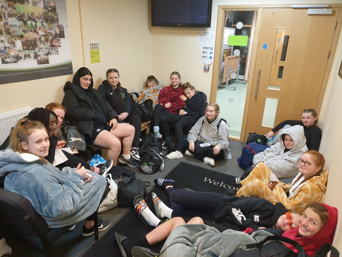 MrsC_Yr11_LHS's tweet photo. Early start, Rugby 7s.  Good luck girls @Yr10LuttHigh @MaynardScience https://t.co/zl27CkzfCY