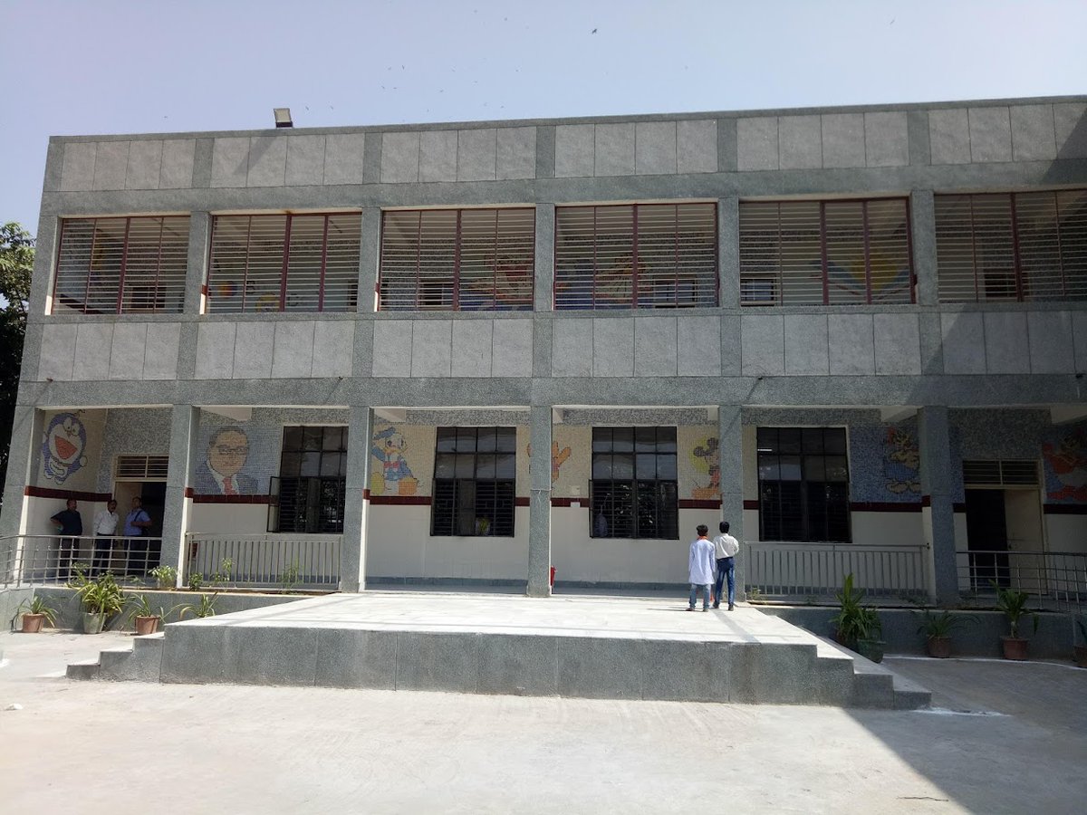 Rajeevch's tweet photo. Newly built building of MCD primary school GAZIPUR Dairy Farm in my ward.

@narendramodi 
@JPNadda 
@PandaJay 
@alka_gurjar 
@adeshguptabjp 
@siddharthanbjp 
@GautamGambhir 
@visshnumittal https://t.co/XgxF7d2yjk