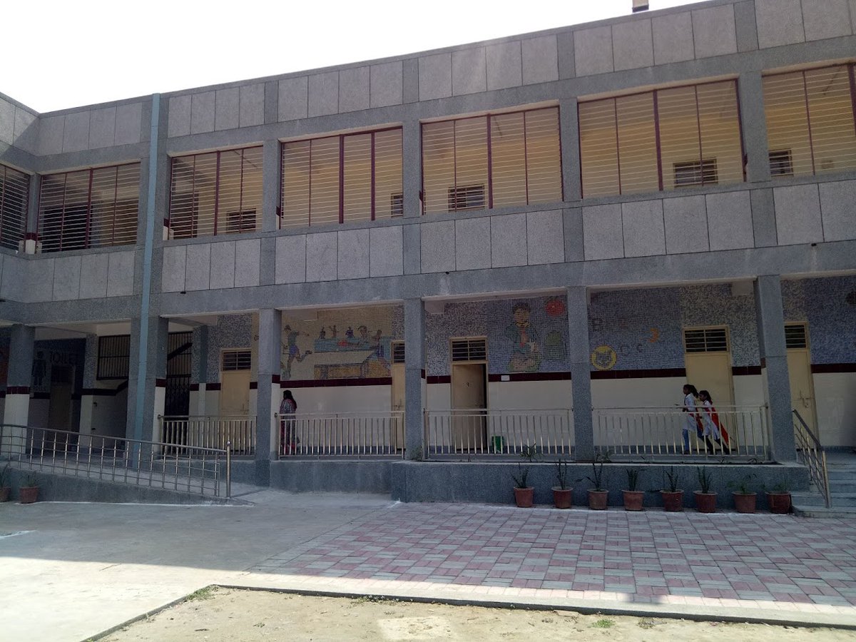 Rajeevch's tweet photo. Newly built building of MCD primary school GAZIPUR Dairy Farm in my ward.

@narendramodi 
@JPNadda 
@PandaJay 
@alka_gurjar 
@adeshguptabjp 
@siddharthanbjp 
@GautamGambhir 
@visshnumittal https://t.co/XgxF7d2yjk