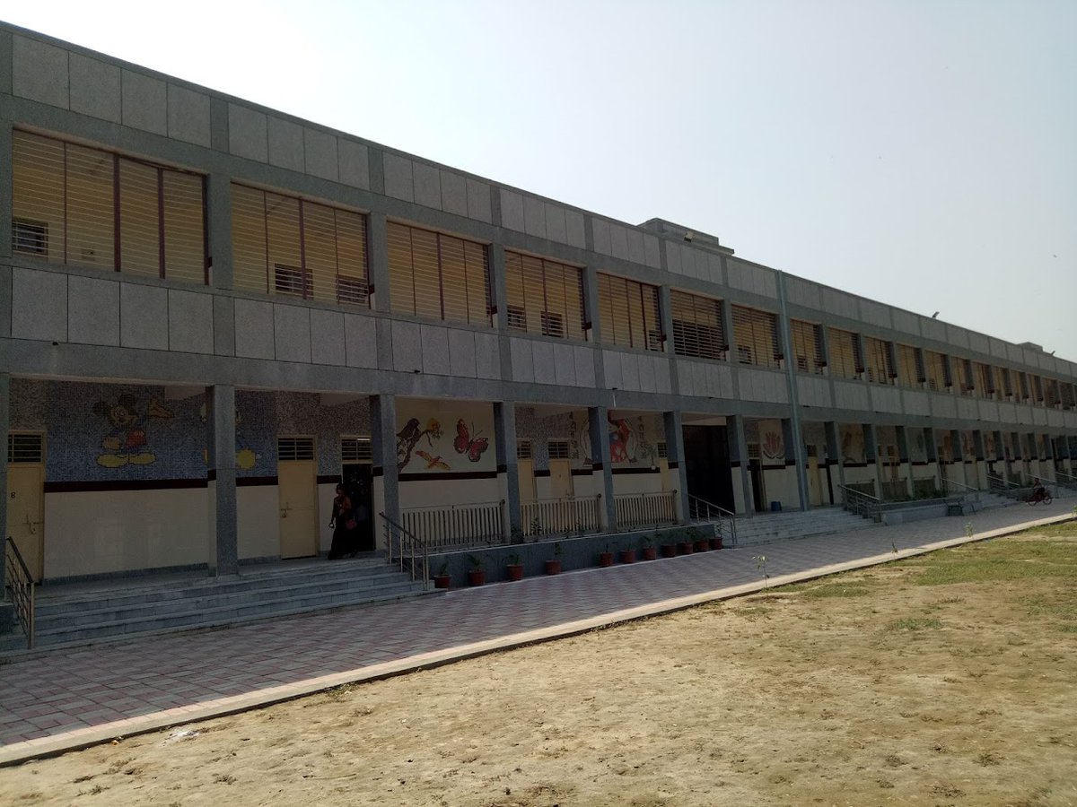 Rajeevch's tweet photo. Newly built building of MCD primary school GAZIPUR Dairy Farm in my ward.

@narendramodi 
@JPNadda 
@PandaJay 
@alka_gurjar 
@adeshguptabjp 
@siddharthanbjp 
@GautamGambhir 
@visshnumittal https://t.co/XgxF7d2yjk