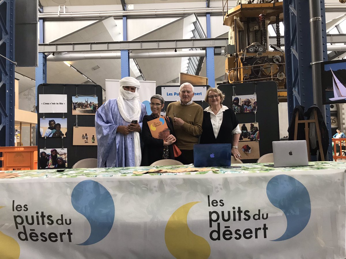 Dans le cadre des journées de l’eau aux <a href="/capucinsbrest/">Les Ateliers des Capucins</a> Brest, je rencontre une délégation de l’association Les puits du désert au Niger. Une rencontre émouvante et culturelle qui permet de valoriser les projets soutenus par @BrestFr dans le cadre du dispositif 1% eau.
