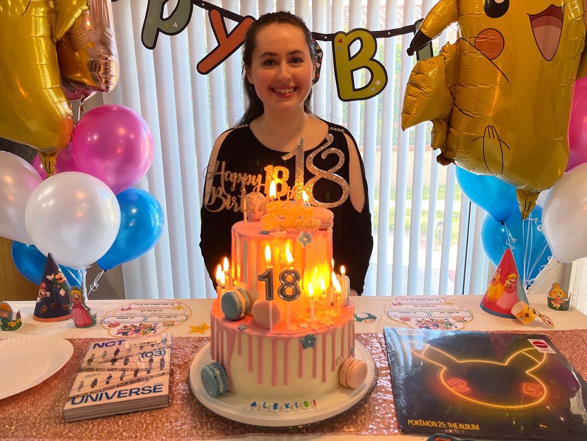 Camsheehan3's tweet photo. 18 🎂🎈🎉

Very Blessed and happy to be with family!!
Thank you all for the Birthday wishes! 💖 https://t.co/UnsY5kjTGn