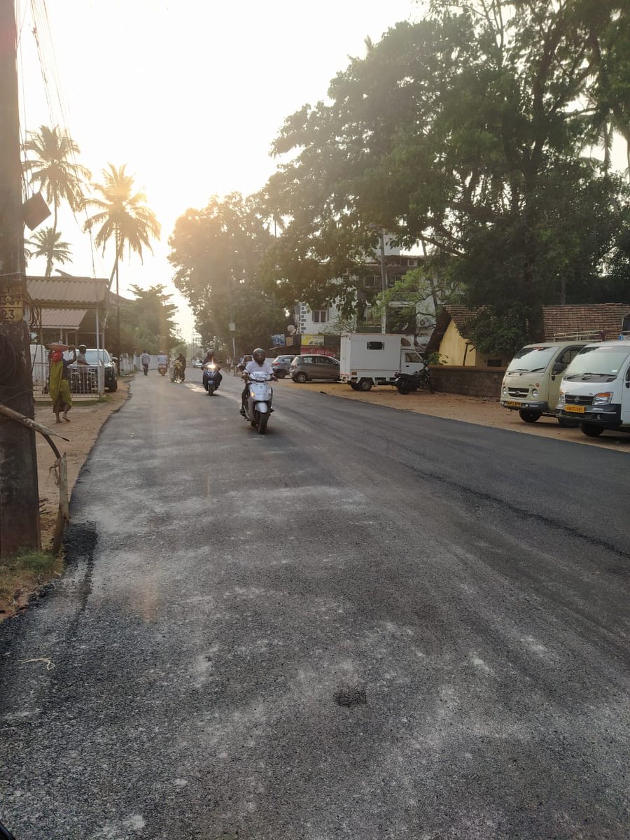 SmtJMOfficial's tweet photo. As promised during the election campaign, the hot mixing of the road from St. Paul market to Amaralwaddo was carried out along with 3 internal roads in Amaralwaddo which lead to the main road. 

I thank @drpramodpsawant for his constant support towards a #DevelopedTaleigao. https://t.co/EZAnVX2yMe