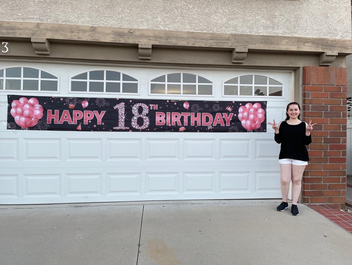 Camsheehan3's tweet photo. 18 🎂🎈🎉

Very Blessed and happy to be with family!!
Thank you all for the Birthday wishes! 💖 https://t.co/GeWBJf0CzJ