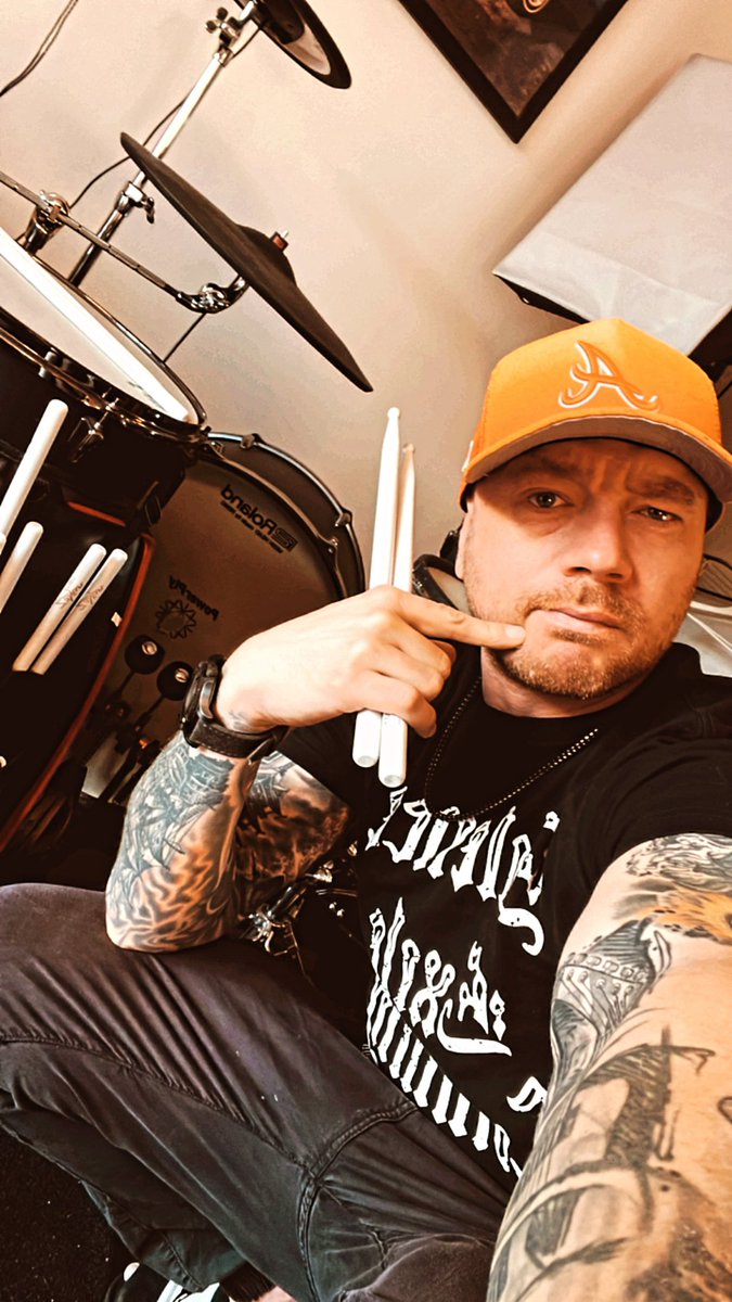 dom_sauper's tweet photo. #GoodMorningTwitterWorld another good day to beat the shit out of some fckn' drums…
Hope you‘re doing good out there. 🤙🏻
#drums #drummer #weaponsofmasspercussion https://t.co/gCH8gSTQae