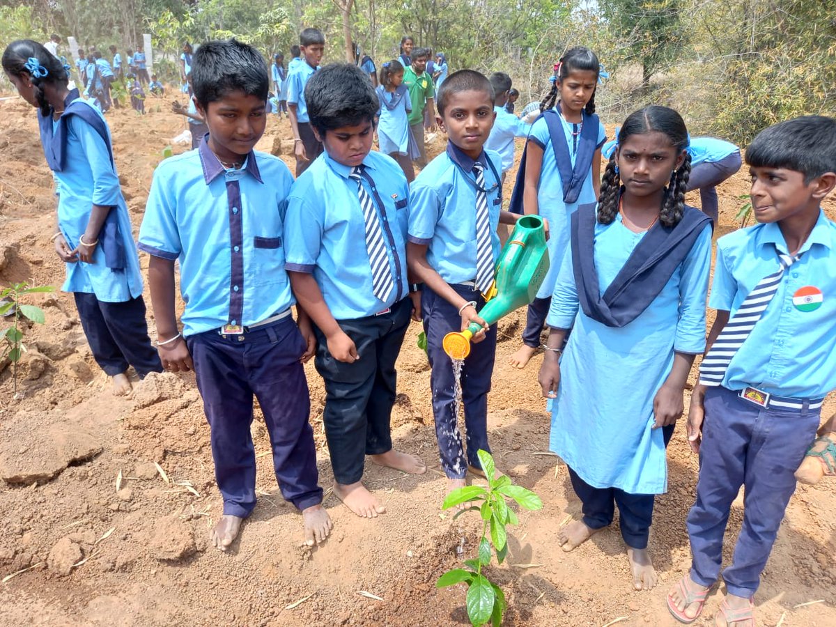 APD_India's tweet photo. School children from Tadigolu Government School were at Ananda Ashrama to plant 100 trees. It's wonderful to see the young hands working with the earth, co-creating a greener environment for future generations.
#AnandaAshrama #GrowTrees #APDIndia #MyEarth https://t.co/c21f2Lp9ll