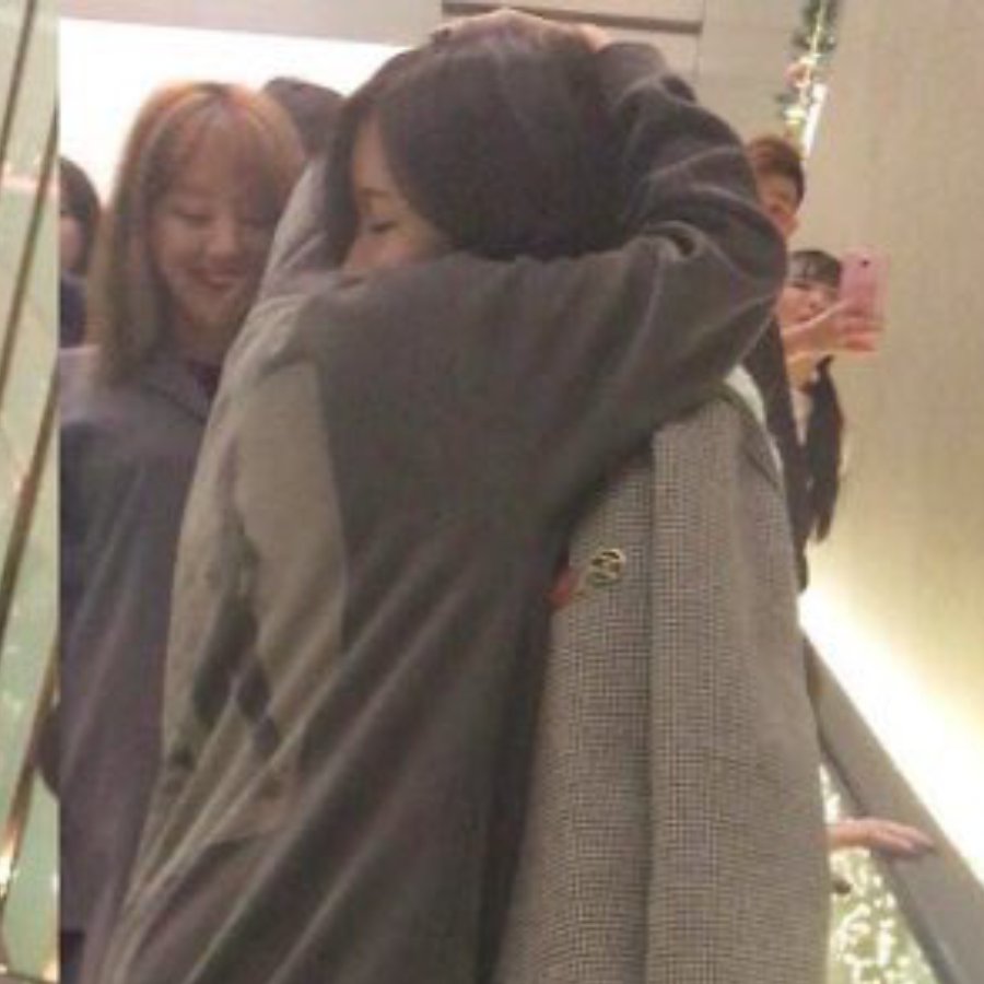 myoimnlvr's tweet photo. nayeon saying she couldn't act naughty around mina because she just want to be kind and take care of her 🥺 https://t.co/b6YeX90q8t