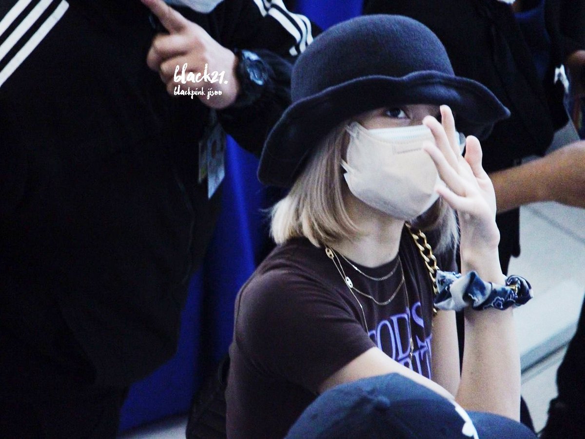 KoyBtakent's tweet photo. CDG 🛬 BKK
ต้อนรับกลับบ้านนะเจ้าเด็ก สดใสเสมอเลย พักผ่อนเยอะๆน๊าาา 💛😊

WELCOME HOME LILI 

#LISA 
#มีนาแล้วมีลิซ่าด้วย 
@BLACKPINK https://t.co/GQnflYis5X