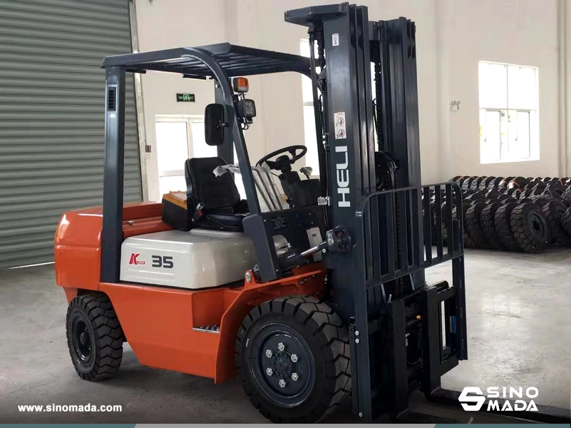 Sinomadacn's tweet photo. HELI CPCD35-K Diesel Forklift🚜🔥
1. QUANCHAI engine
2. 3-stage, 4.7 meters mast
3. Solid tires
4. Overhead guard
#SinomadaProducts #Forklift #Forklifts #ForkliftService #HeavyMachinery #LogisticsMachinery #cpcd35 https://t.co/R66wAEaVYe
