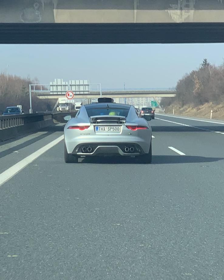 kobeon_'s tweet image. Prvně jsem na poznávací značce chtěl mít PLTR, ale tohle vypadá taky lákavě :D