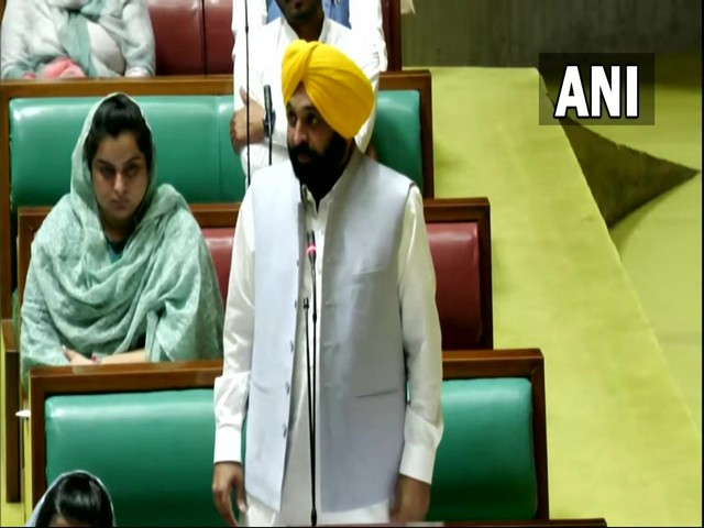 ani_digital's tweet photo. Holiday declared in Punjab on Bhagat Singh's death anniversary tomorrow

Read @ANI Story | https://t.co/KwWxCHxc05
#BhagatSingh #Punjab #BhagatSinghdeathanniversary https://t.co/aWfG3Ocb8K