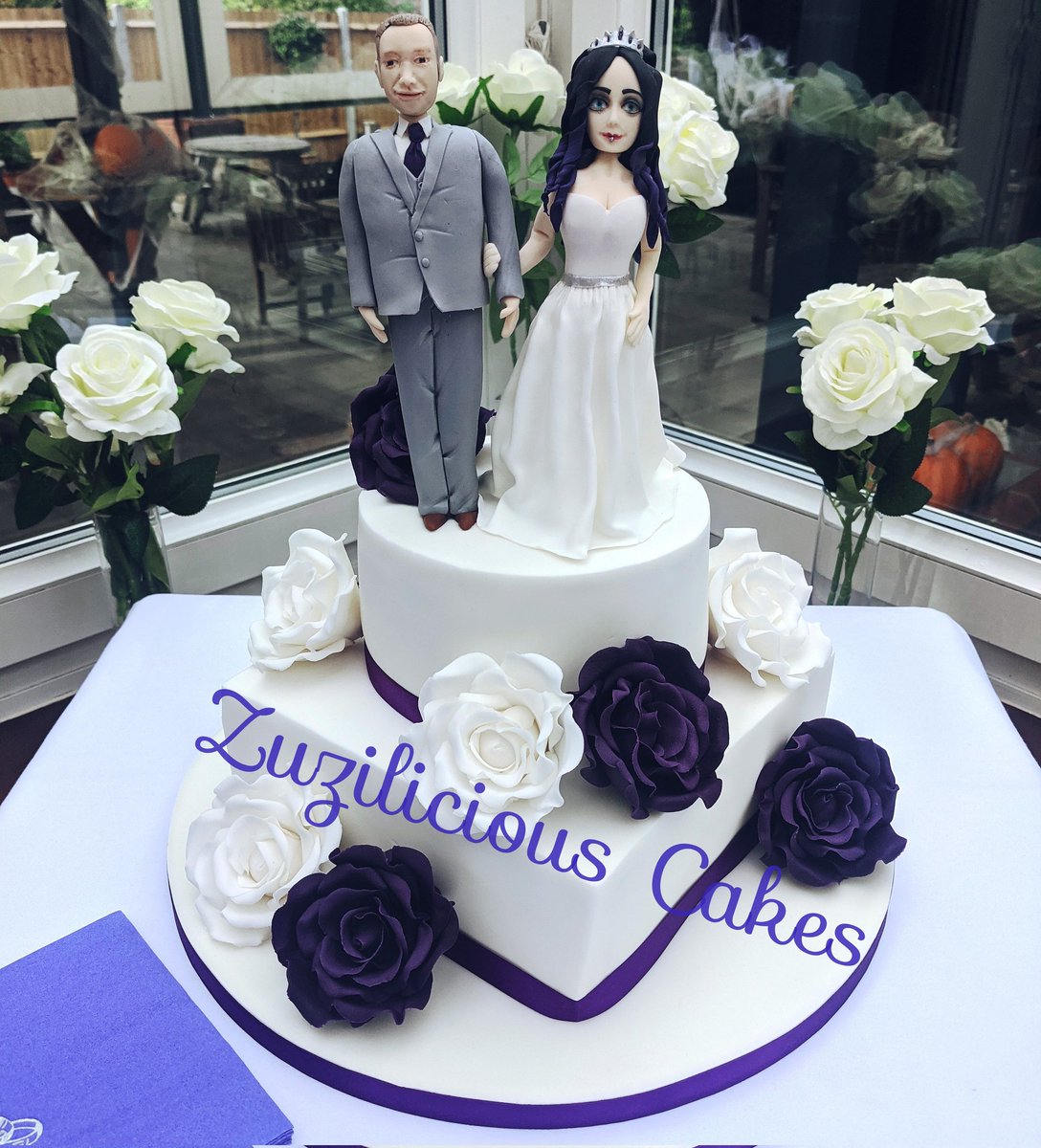 Zuziliciouscake's tweet photo. The first of 2 wedding cakes made for a special couple on Halloween weekend. 
#sugarflowers #luxuryweddingcakes #luxuryweddings #wedding #weddingplanning #engaged #weddingcake #weddingday #cakedesign #cakedecoration #caketopper #sevenoaks #tonbridge #tunbridgewells https://t.co/qyk51EnYIx