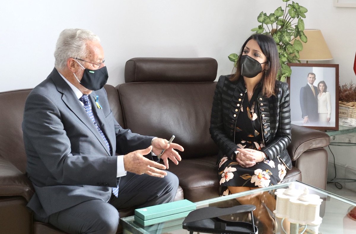 Hemos rehabilitado y mejorado la sede en la que atendemos presencialmente a la ciudadanía con el fin de ofrecer un mejor servicio público. Gracias por la visita a  la presidenta de <a href="/ParlamentoAnd/">Parlamento Andalucía</a> <a href="/martabosquet/">Marta Bosquet🇪🇦💚🤍💚</a> y a una representación de la Cámara.

defensordelpuebloandaluz.es/actualidad/la-…