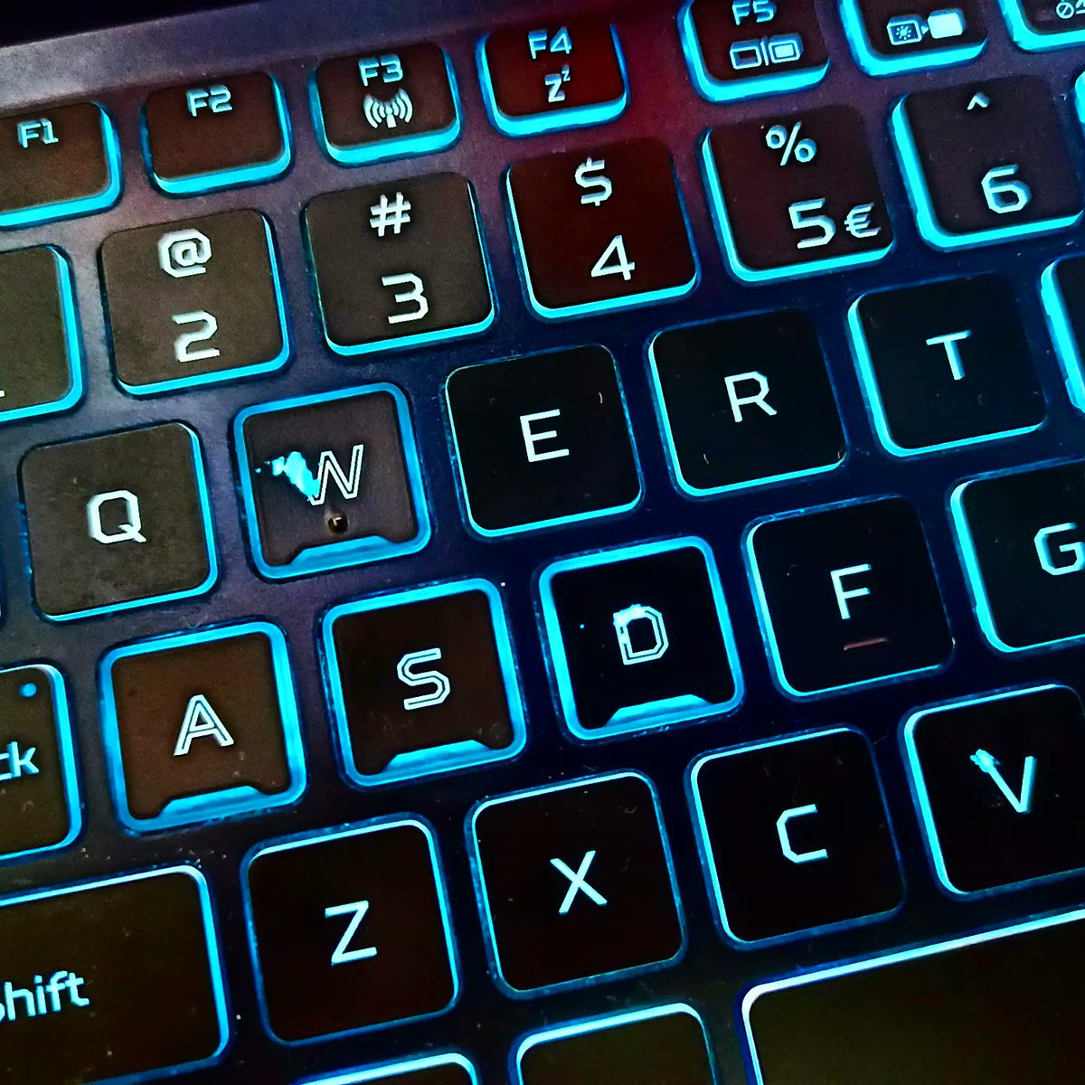 LoSaxena's tweet photo. Very bad keyboard of acer predator Helios 300 in less than 1 year,the keyboard print has started to get erase. My old HP laptop Keyboard even after 6 yers of usage is Intact. Even after complaining,there is no reply from them.@hp_india @Acer @Dave2D @LinusTech @VenomsTech #Badkey https://t.co/ru5pvkcUxL