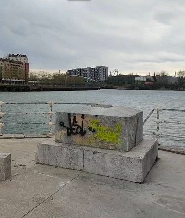 Bizkaiko azken gurutze frankistak eraitsi ditu Ernai gazte antolakundeak naiz.eus/es/info/notici…