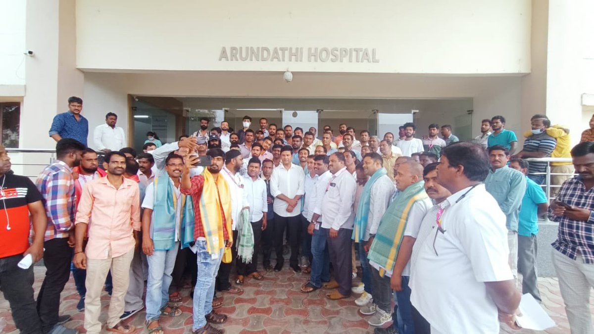 '#FreeMedicalCamp' for Telangana State Taxi Drivers organized at #ArundhatiHospital, Dundigal - provided health check-ups & distributed medicines to the drivers across the state.

#TRSKV Taxi State President, TRSKV MDCL President Prabhakar, other important leaders participated.