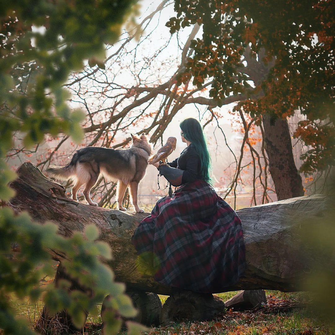 CostureroReal's tweet photo. The beautiful Deathlyberry wears our tartan skirt surrounded by creatures in the #forest🥰
Check out more in our #Etsyshop:
👉https://t.co/c2C349yr3h👈

#Outlander #OutlanderSeason6 #outlanderatmidnight  #Witchfinder #witchy #FantasyRP #fairytales #witch  #cottagecore #forestday https://t.co/bn8D2xX2To